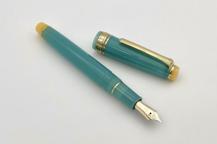  Pilot Iroshizuku Mini Bottled Fountain Pen Ink Hana-ikada,  Hotaru-bi, Sui-gyoku 15ml Bottle New 3 Color with Original Stylus Ballpoint  Touch Pen : Office Products