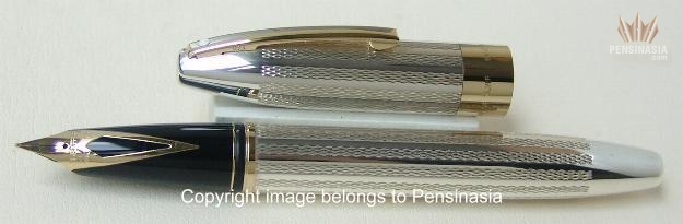 Sheaffer Legacy Heritage Gold PVD Chevron Fountain pen - Vulpen / Fountain  pen