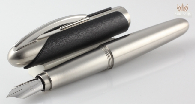 PORSCHE DESIGN P3150 LEATHER BLACK WITH STAINLESS STEEL FOUNTAIN