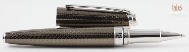 Gourmet Pens: Review: Caran d'Ache Léman Caviar Fountain Pen @AppelboomLaren