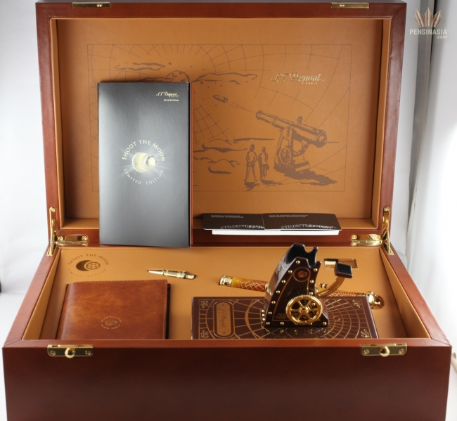 S.T. Dupont D Line Llg Shoot The Moon Executive Brown Leather Card Organizer