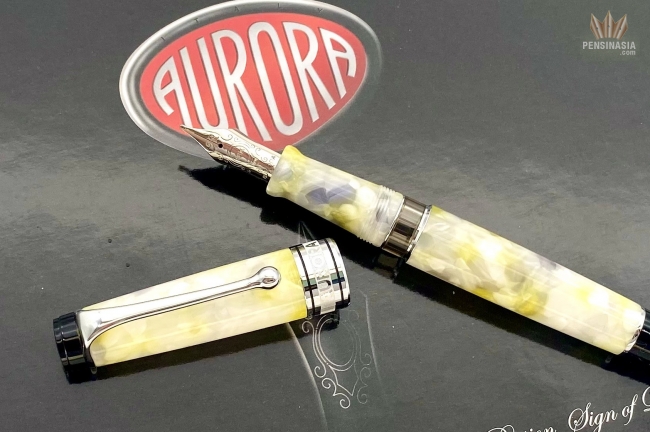 Aurora Optima 365 Calendar 2022 Celeste Fountain Pen - Vulpen