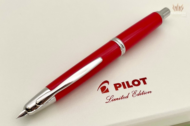 Pilot Vanishing Point Red / Gold Fountain Pen, Fine