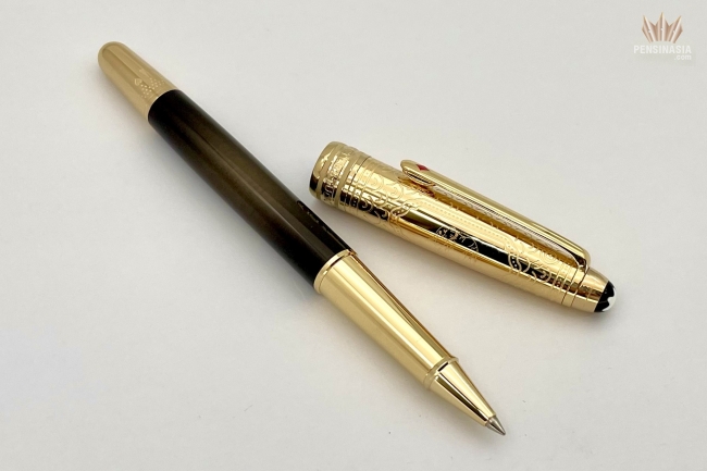 Meisterstück Solitaire Calligraphy Gold Leaf Flex Nib Fountain Pen - Luxury  Fountain pens – Montblanc® US